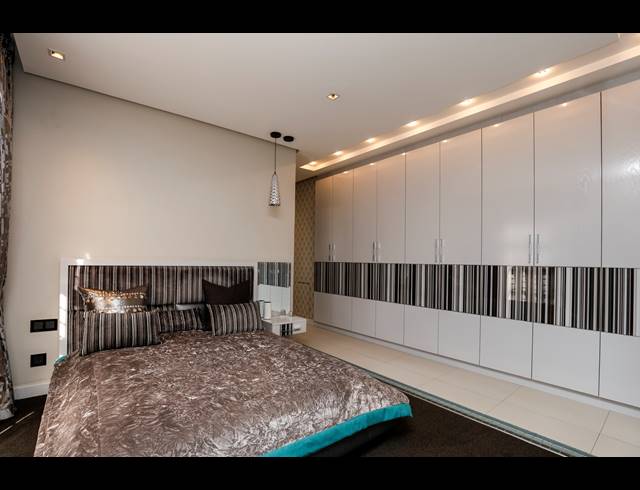 4 BEDROOM TOWNHOUSE FOR SALE IN ESSENWOOD